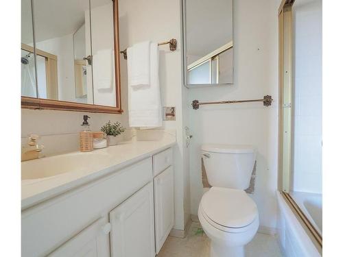 405-2930 Cook St, Victoria, BC - Indoor Photo Showing Bathroom