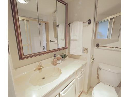 405-2930 Cook St, Victoria, BC - Indoor Photo Showing Bathroom