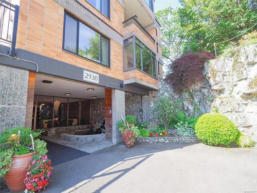 405-2930 Cook St, Victoria, BC - Outdoor