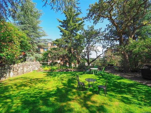 405-2930 Cook St, Victoria, BC - Outdoor