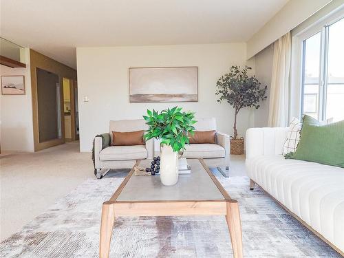 405-2930 Cook St, Victoria, BC - Indoor Photo Showing Living Room