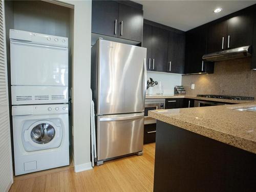 509-379 Tyee Rd, Victoria, BC - Indoor Photo Showing Kitchen