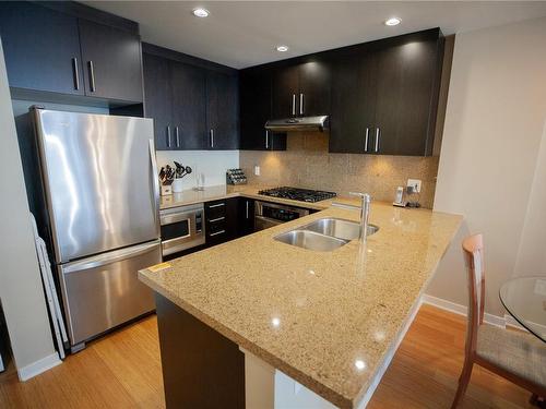 509-379 Tyee Rd, Victoria, BC - Indoor Photo Showing Kitchen With Double Sink With Upgraded Kitchen