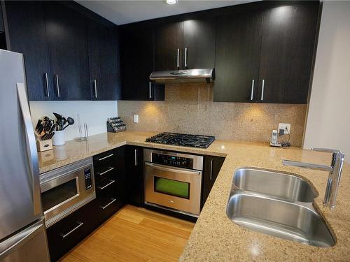 509-379 Tyee Rd, Victoria, BC - Indoor Photo Showing Kitchen With Double Sink With Upgraded Kitchen