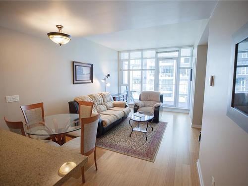 509-379 Tyee Rd, Victoria, BC - Indoor Photo Showing Living Room