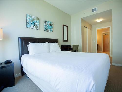 509-379 Tyee Rd, Victoria, BC - Indoor Photo Showing Bedroom