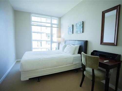 509-379 Tyee Rd, Victoria, BC - Indoor Photo Showing Bedroom