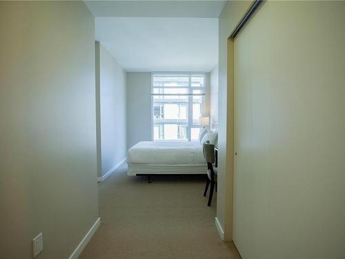 509-379 Tyee Rd, Victoria, BC - Indoor Photo Showing Bedroom