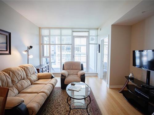 509-379 Tyee Rd, Victoria, BC - Indoor Photo Showing Living Room