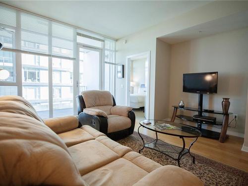 509-379 Tyee Rd, Victoria, BC - Indoor Photo Showing Living Room