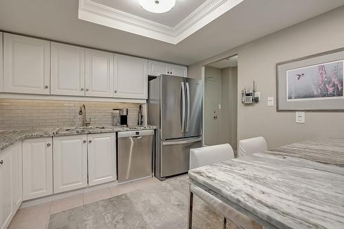2121 Lakeshore Road|Unit #401, Burlington, ON - Indoor Photo Showing Kitchen With Stainless Steel Kitchen