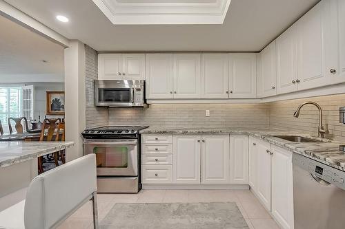 2121 Lakeshore Road|Unit #401, Burlington, ON - Indoor Photo Showing Kitchen With Stainless Steel Kitchen With Upgraded Kitchen