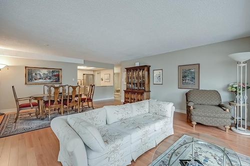 2121 Lakeshore Road|Unit #401, Burlington, ON - Indoor Photo Showing Living Room