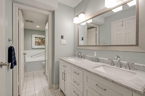 2121 Lakeshore Road|Unit #401, Burlington, ON - Indoor Photo Showing Bathroom
