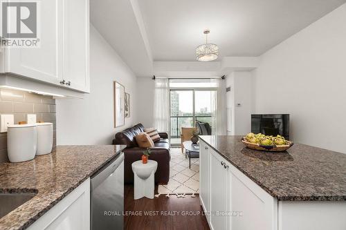 1003 - 35 Fontenay Court, Toronto, ON - Indoor Photo Showing Kitchen