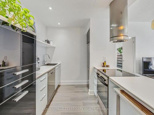 322-38 Dan Leckie Way, Toronto, ON - Indoor Photo Showing Kitchen