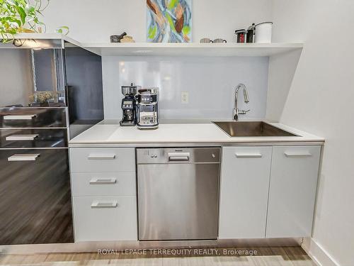 322-38 Dan Leckie Way, Toronto, ON - Indoor Photo Showing Kitchen