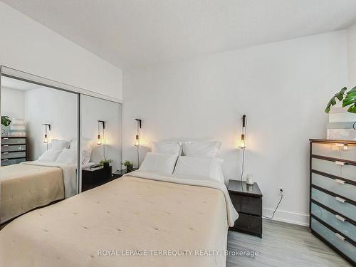 322-38 Dan Leckie Way, Toronto, ON - Indoor Photo Showing Bedroom