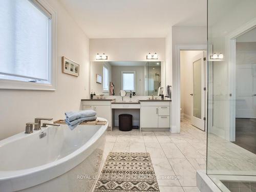 2302 Hyacinth Cres, Oakville, ON - Indoor Photo Showing Bathroom