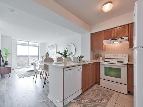 402-220 Forum Dr, Mississauga, ON - Indoor Photo Showing Kitchen