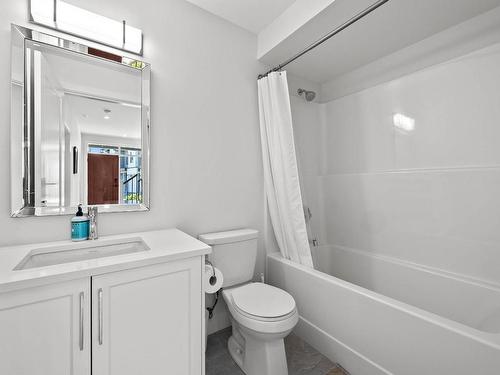 120 River Gate Drive, Kamloops, BC - Indoor Photo Showing Bathroom