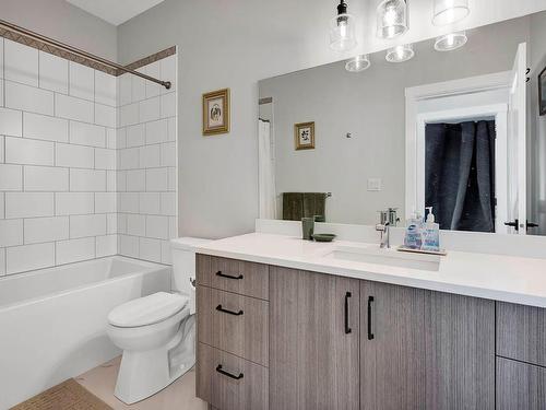 155-200 Grand Boulevard, Kamloops, BC - Indoor Photo Showing Bathroom