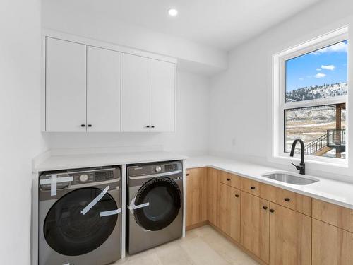 360 Rue Cheval Noir, Kamloops, BC - Indoor Photo Showing Laundry Room