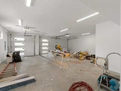 360 Rue Cheval Noir, Kamloops, BC - Indoor Photo Showing Garage