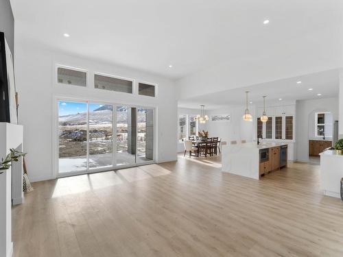 360 Rue Cheval Noir, Kamloops, BC - Indoor Photo Showing Living Room