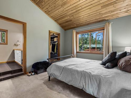 3801 Pineridge Drive, Kamloops, BC - Indoor Photo Showing Bedroom