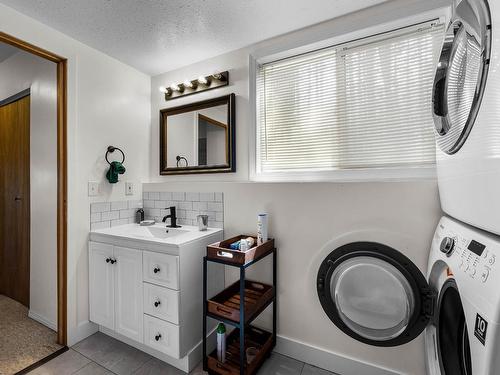 3801 Pineridge Drive, Kamloops, BC - Indoor Photo Showing Laundry Room
