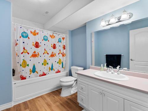 2079 Glenmohr Drive, Kamloops, BC - Indoor Photo Showing Bathroom