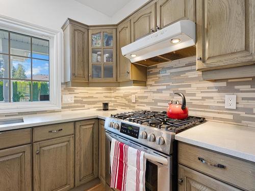 2079 Glenmohr Drive, Kamloops, BC - Indoor Photo Showing Kitchen With Upgraded Kitchen