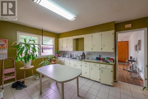 596 Ellis Street, Penticton, BC - Indoor Photo Showing Kitchen