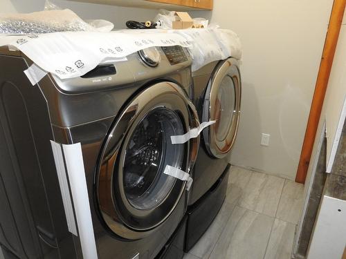 1144 Tappen Valley Road, Tappen, BC - Indoor Photo Showing Laundry Room