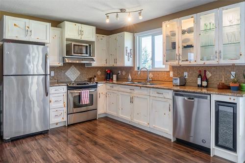 10692 Teresa Road, Lake Country, BC - Indoor Photo Showing Kitchen