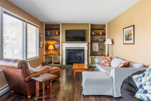 10692 Teresa Road, Lake Country, BC - Indoor Photo Showing Living Room With Fireplace