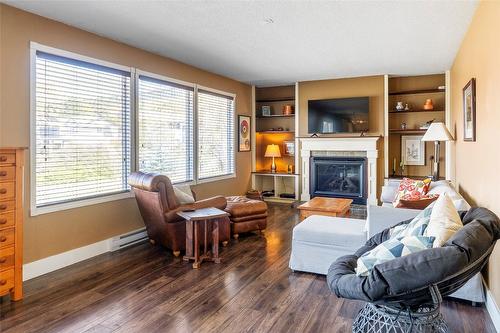 10692 Teresa Road, Lake Country, BC - Indoor Photo Showing Living Room With Fireplace