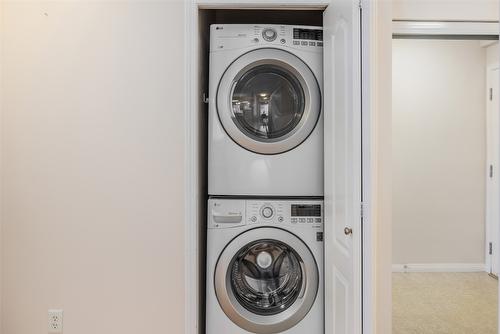 101-710 Rutland Road, Kelowna, BC - Indoor Photo Showing Laundry Room