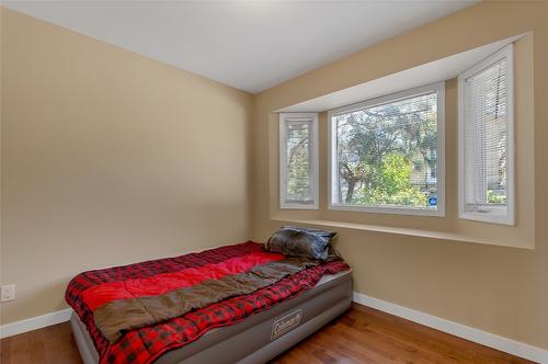 10333 Columbia Way, Vernon, BC - Indoor Photo Showing Bedroom