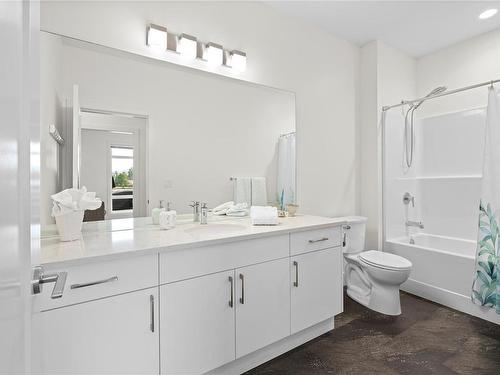 504-6540 Metral Dr, Nanaimo, BC - Indoor Photo Showing Bathroom