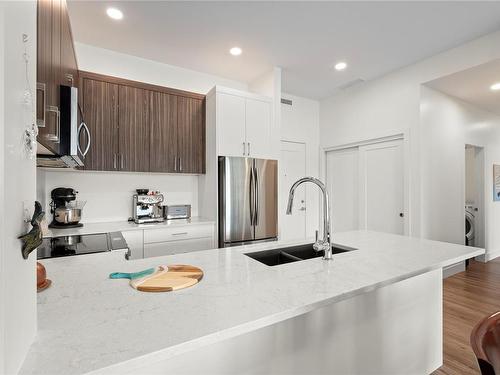 504-6540 Metral Dr, Nanaimo, BC - Indoor Photo Showing Kitchen With Double Sink With Upgraded Kitchen