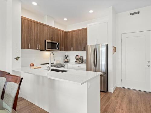 504-6540 Metral Dr, Nanaimo, BC - Indoor Photo Showing Kitchen With Double Sink With Upgraded Kitchen