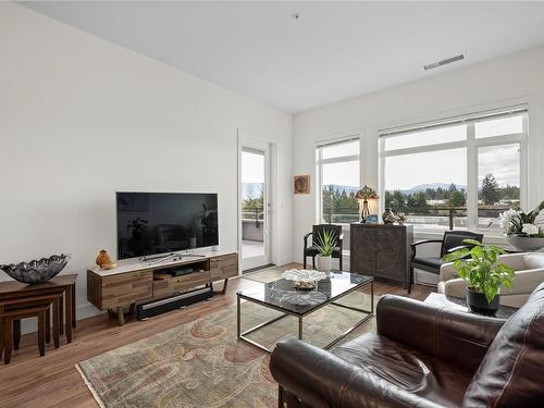 504-6540 Metral Dr, Nanaimo, BC - Indoor Photo Showing Living Room