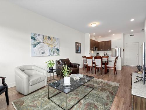 504-6540 Metral Dr, Nanaimo, BC - Indoor Photo Showing Living Room