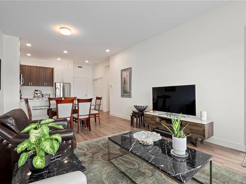 504-6540 Metral Dr, Nanaimo, BC - Indoor Photo Showing Living Room