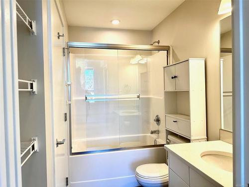 208-525 Third St, Nanaimo, BC - Indoor Photo Showing Bathroom