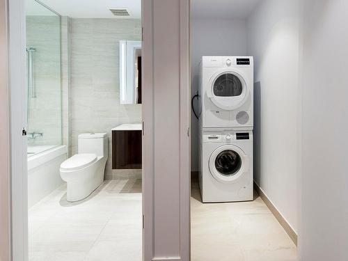 Bathroom - 802-1188 Av. Union, Montréal (Ville-Marie), QC - Indoor Photo Showing Laundry Room