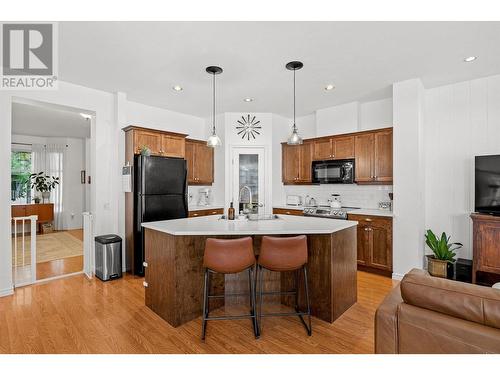380 Providence Avenue Unit# 9, Kelowna, BC - Indoor Photo Showing Kitchen
