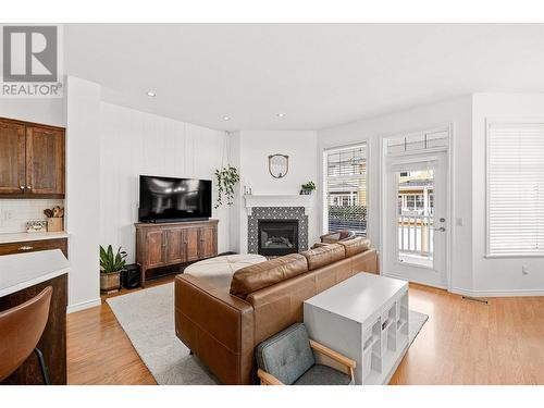 380 Providence Avenue Unit# 9, Kelowna, BC - Indoor Photo Showing Living Room With Fireplace